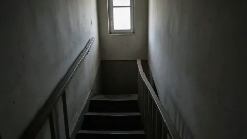 klatka schodowa w domu piętrowym